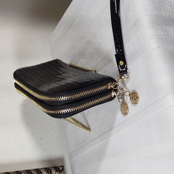 Croc Embossed Faux Leather Wristlet/Clutch/Wallet - Picture 2 of 5